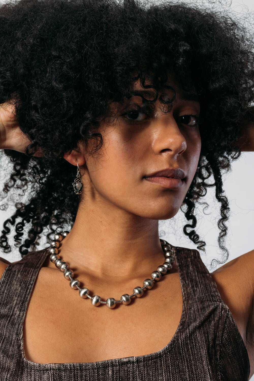 Kugelkette BALL'N'CHAIN ed.1 getragen als Schlüsselkette