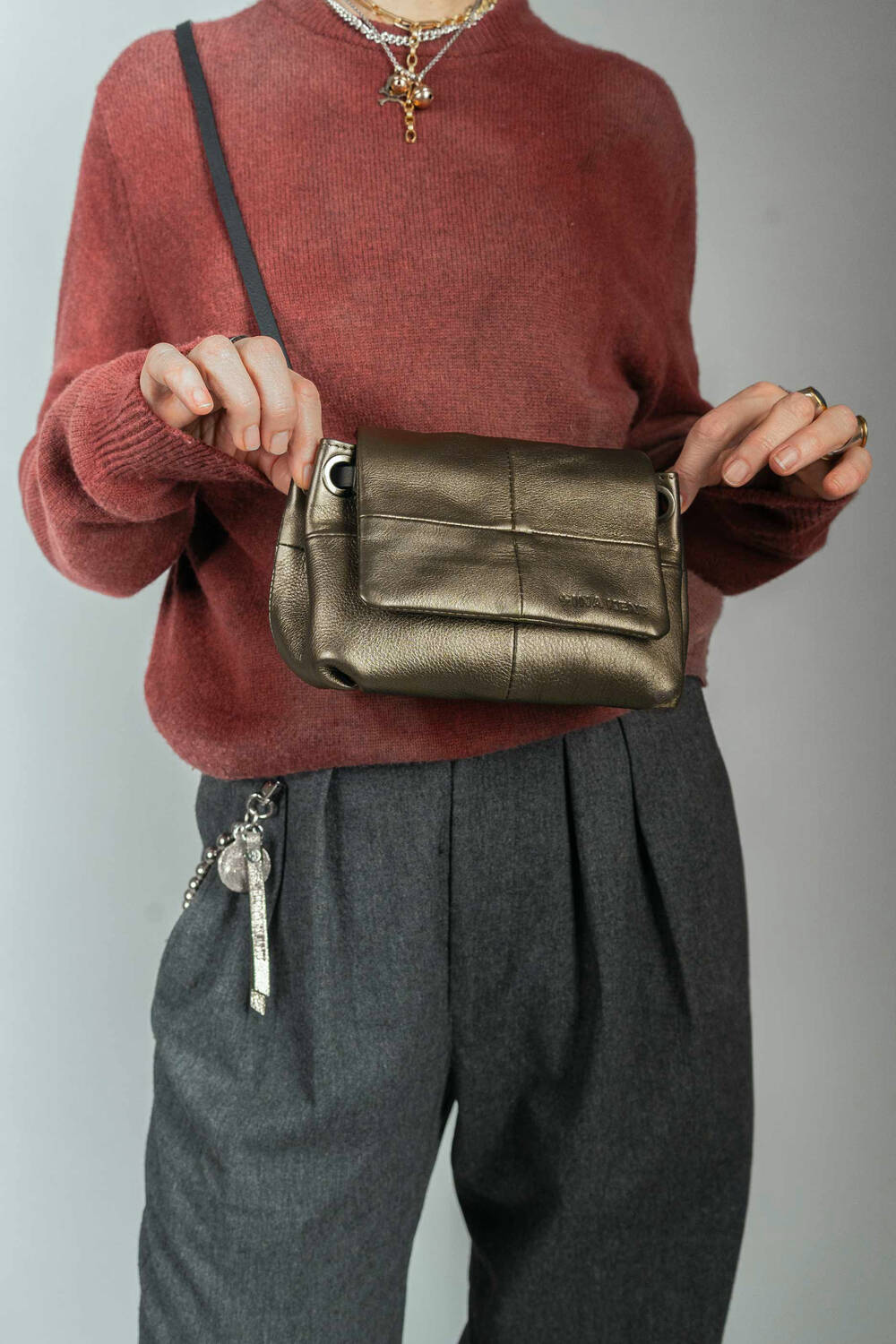 INA KENT-Tasche ESPE ed.1 mud gold – Kleine Flap Bag in gold