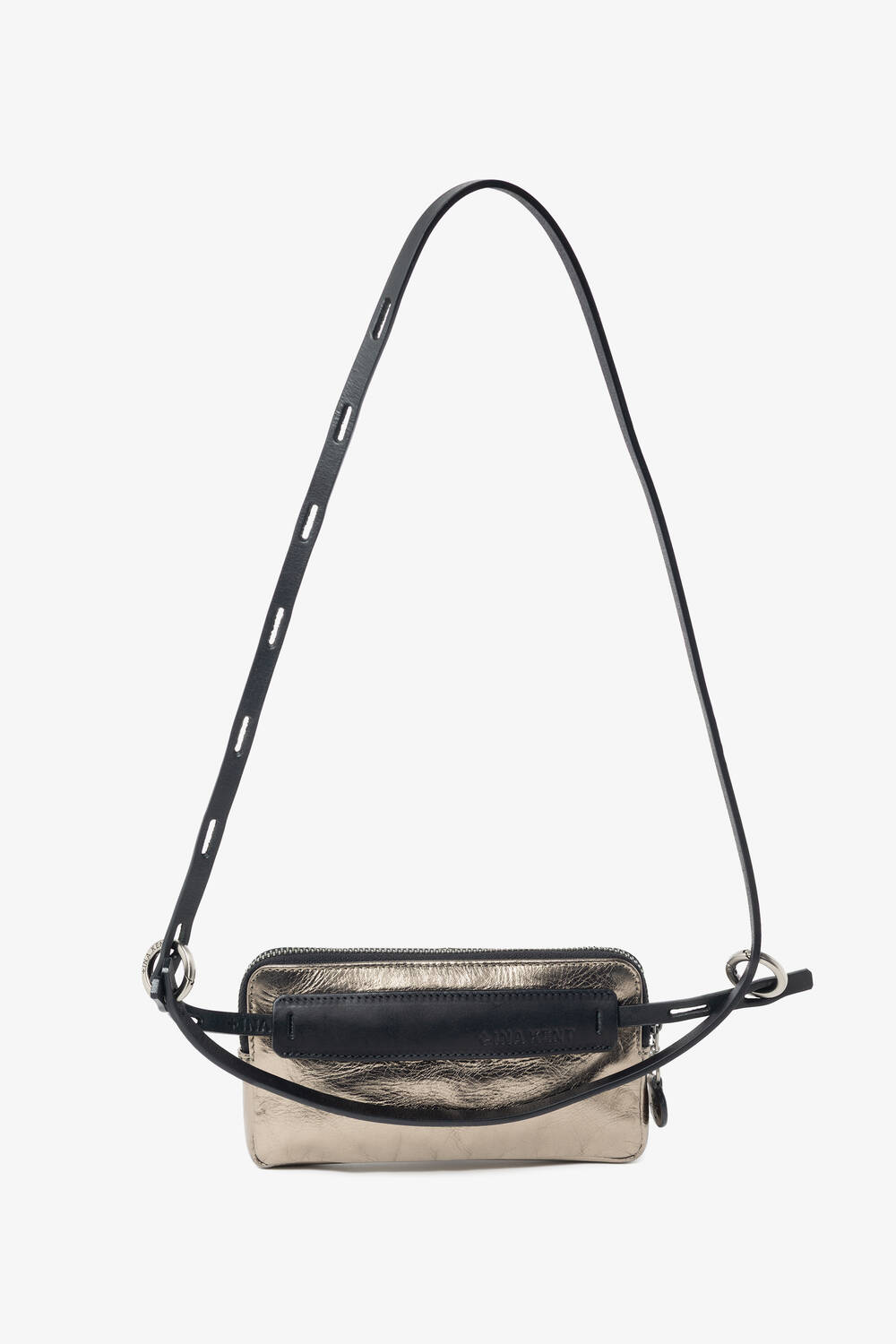Rechteckige INA KENT Umhängetasche in Metallic-Optik mit schwarzem, verstellbarem Riemen und Reißverschluss, die vor einem schlichten weißen Hintergrund steht.