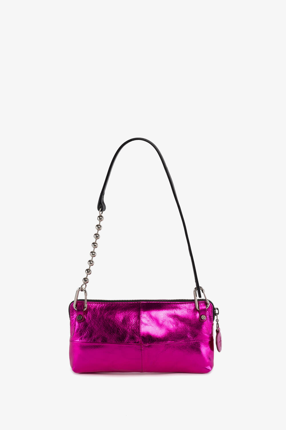 glänzendes, Pinkes Partytäschchen mit schwarzem Lederriemen mit Kugeldetails von Hinten