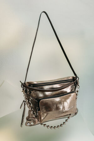 Handtasche metallic MOONLIT ed.1 crackled anthra mit Kette