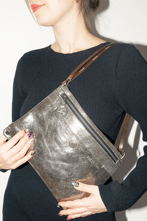 INA KENT Tasche namens MOONSTRUCK ed.1 in schimmernden Metallic Leder gold