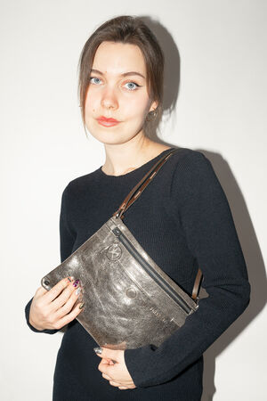 INA KENT Tasche namens MOONSTRUCK ed.1 in schimmernden Metallic Leder gold