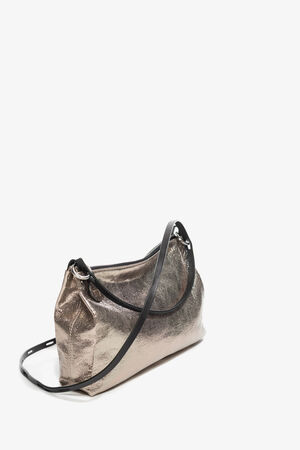 Eine INA KENT Handtasche in Goldmetallic mit schwarzem Schulterriemen auf weißem Hintergrund.