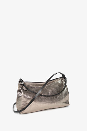 Eine silberne Handtasche mit schwarzem Riemen von INA KENT.