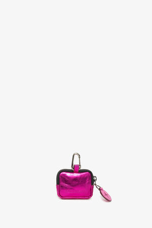 kleines Pinkes metallisches Earbud case namens X.LIO ed.1 von Hinten