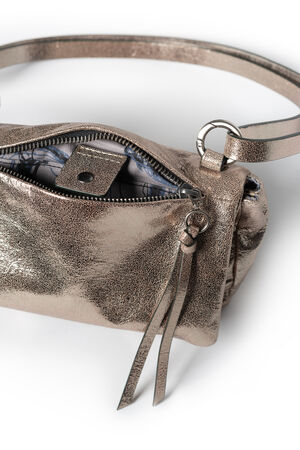 Goldene, kleine Flapbag aus Leder von Innen