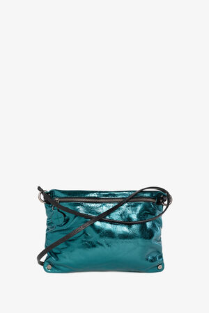 Metallic-tealfarbene INA KENT Crossbody-Tasche mit Reißverschluss, verstellbarem schwarzem Riemen und dezenter Logoprägung auf der Vorderseite.