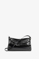 ORNAMENT ed.2 (patent ink black): INA KENT Tasche ORNAMENT ed.2 in glänzendem Patentleder in der Farbe Ink Black. Die kompakte Tasche mit abnehmbarem Schulterriemen und dezenter Struktur spiegelt minimalistisches Design wider