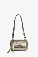 Goldene Flapbag mit Umhängeriemen von vorne